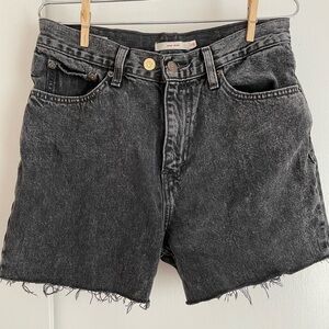 Women’s Levi’s Black Mom Jean Shorts 28